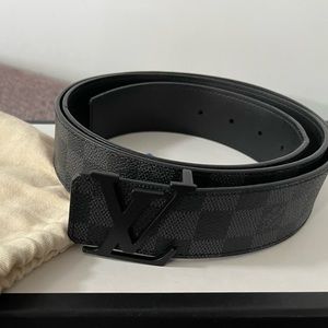 Authentic mens Louis Vuitton belt!   Excellent!  Size 110